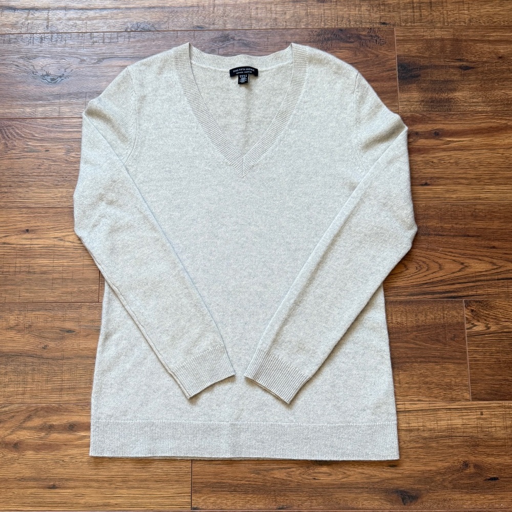 Saks Fifth Avenue Women’s 100% Cashmere Light Gray Pullover Sweater Size Small
